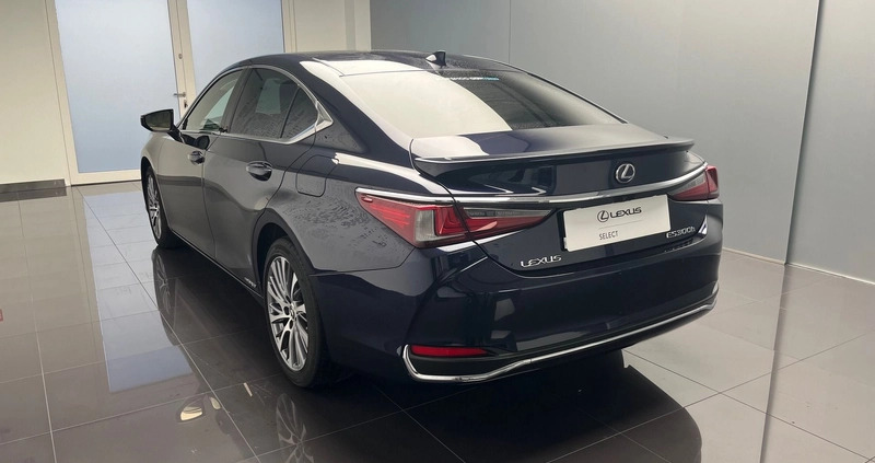 Lexus ES cena 154900 przebieg: 39535, rok produkcji 2018 z Racibórz małe 191